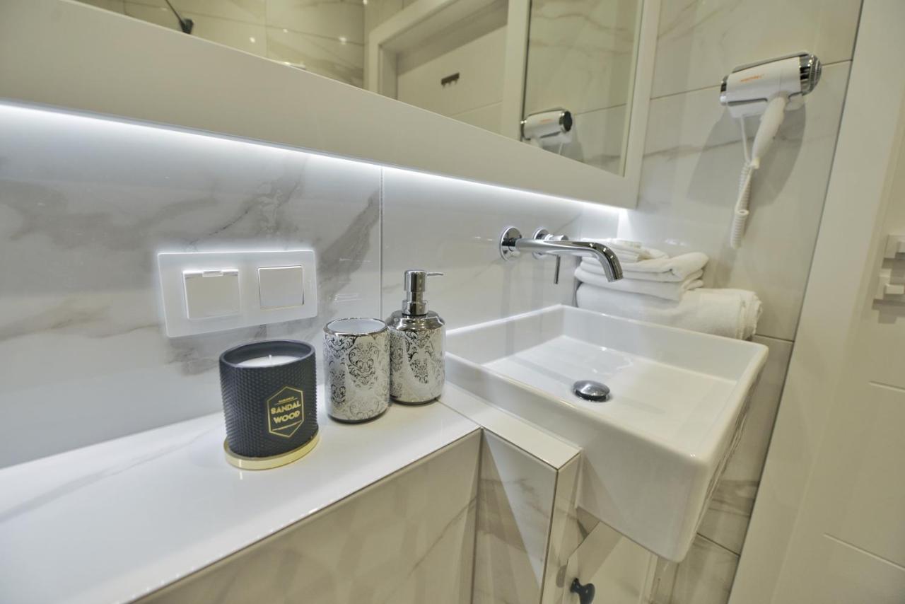 Welcome Apartment - Old Town Cracovia Esterno foto